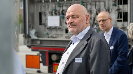 Robert Crumbach (BSW, l), Brandenburgs Minister der Finanzen und für Europa, kritisiert die Aktivrente. (Archivbild)