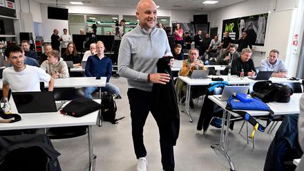 Rouven Schröders erster Auftritt als Sportchef im Borussia-Park. 