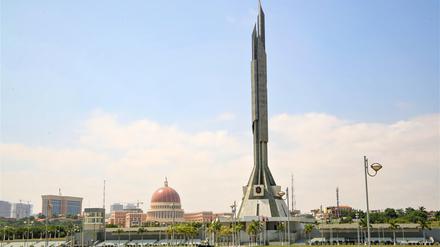 Steile Architektur in Luanda: Blick auf das Mausoleum für den ersten Präsidenten Angolas, António Agostinho Neto.  