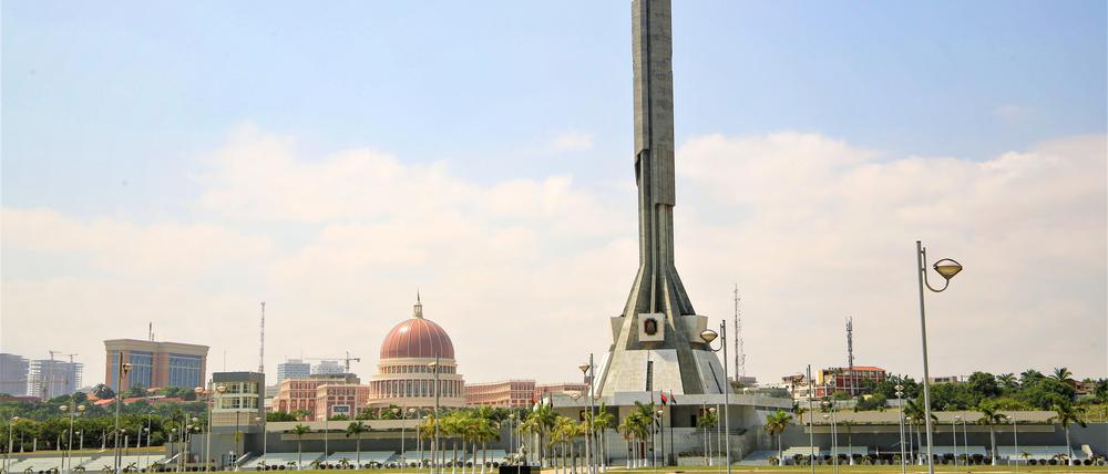 Steile Architektur in Luanda: Blick auf das Mausoleum für den ersten Präsidenten Angolas, António Agostinho Neto.
