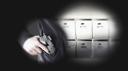Wie Zeugen in Deutschland bedroht werden – und woher Kriminelle deren Adressen haben