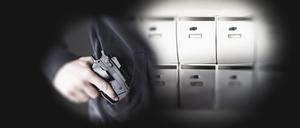 Wie Zeugen in Deutschland bedroht werden – und woher Kriminelle deren Adressen haben