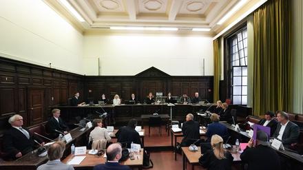 Das Verfahren dreier Angeklagter im Block-Prozess wird nicht abgetrennt. (Archiv)