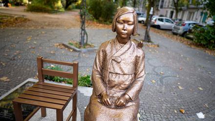 Die „Trostfrauen“-Statue in Berlin-Moabit erinnert an koreanische Opfer des Zweiten Weltkriegs. (Archiv)