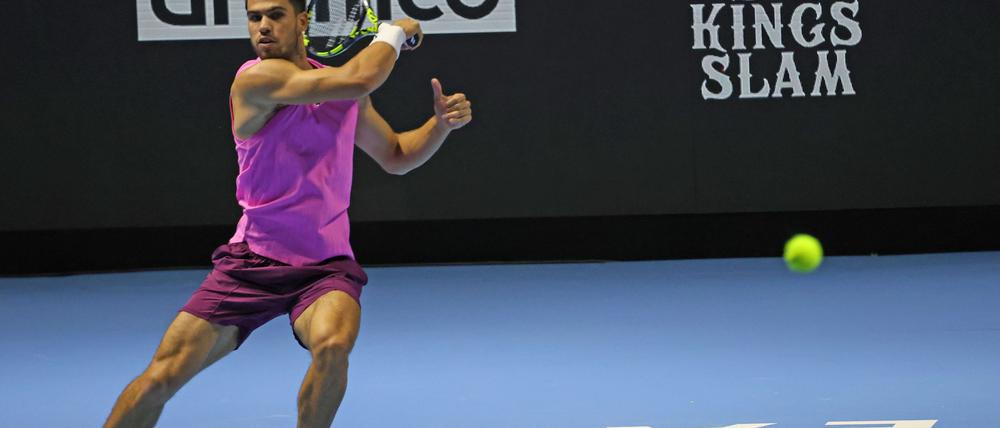 Carlos Alcaraz hat das Finale des Six Kings Slam in Saudi-Arabien erreicht.
