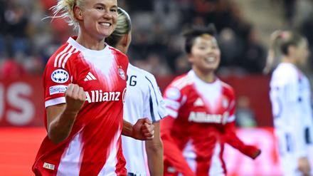 Pernille Harder traf per Kopf zum 1:0 für die Münchnerinnen.