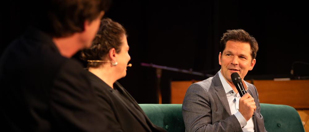 Steffen Krach bei der Berlin-Revue.