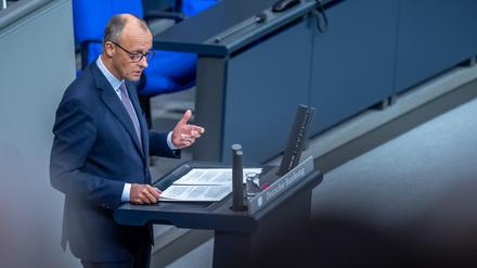 Bundeskanzler Friedrich Merz (CDU) spricht im Bundestag bei seiner Regierungserklärung.