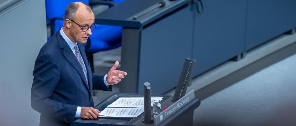 Bundeskanzler Friedrich Merz (CDU) spricht im Bundestag bei seiner Regierungserklärung.