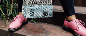 Ein Oatly-Haferdrink in einer EInkaufstasche.