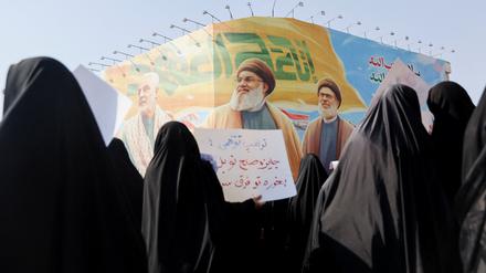 Der von Israels Armee getötete Hisbollah-Chef Hassan Nasrallah auf einem Plakat in Teheran: Iran unterstützt die Hisbollah.
