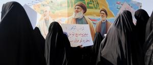 Der von Israels Armee getötete Hisbollah-Chef Hassan Nasrallah auf einem Plakat in Teheran: Iran unterstützt die Hisbollah.