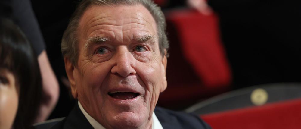 Ex-Kanzler Gerhard Schröder wird im Untersuchungsausschuss des Schweriner Landtags zur Erdgasleitung Nord Stream 2 als Zeuge befragt. (Archivbild)