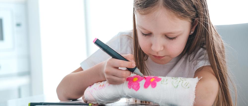 Bis zum 18. Lebensjahr erleidet etwa jedes vierte Kind einen Knochenbruch.