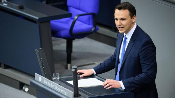 ARCHIV - 26.09.2025, Berlin: Pascal Reddig (CDU) spricht in der 29. Plenarsitzung der 21. Legislaturperiode im Deutschen Bundestag. (zu dpa: «Junge Unionsabgeordnete bleiben bei Kritik an Rentenpaket») Foto: Bernd von Jutrczenka/dpa +++ dpa-Bildfunk +++