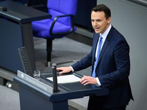 ARCHIV - 26.09.2025, Berlin: Pascal Reddig (CDU) spricht in der 29. Plenarsitzung der 21. Legislaturperiode im Deutschen Bundestag. (zu dpa: «Junge Unionsabgeordnete bleiben bei Kritik an Rentenpaket») Foto: Bernd von Jutrczenka/dpa +++ dpa-Bildfunk +++