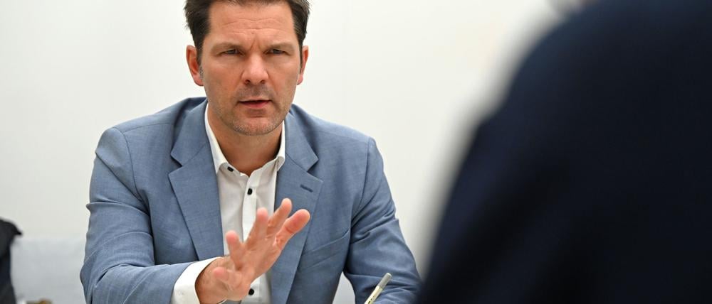Steffen Krach soll die SPD in den Wahlkampf für die Abgeordnetenhauswahl 2026 führen. Auf einem Parteitag am 15. November soll er zum Spitzenkandidaten gekürt werden.