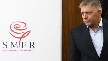Robert Fico, Vorsitzender der Partei Smer-Sozialdemokratie, ist aufgrund seiner Politik bei vielen EU-Partnern umstritten. (Archivbild)  