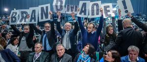 Auf dem Bundesparteitag Anfang Februar, kurz nach einer migrationspolitischen Mehrheit mit der AfD im Bundestag, haben Aktivisten von CDU-Chef Friedrich Merz mehr Distanz zu den Rechtsextremen  gefordert.