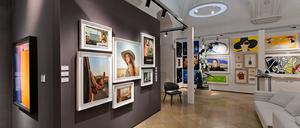 Blick in die Stände der Galerie Andreas Binder (links) und von Korff Fine ArtMunich auf der Munich Highlights.