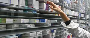 Künftig sollen Apotheken unter bestimmten Voraussetzungen chronisch Kranken verschreibungspflichtige Medikamente auch ohne Rezept verkaufen dürfen. 