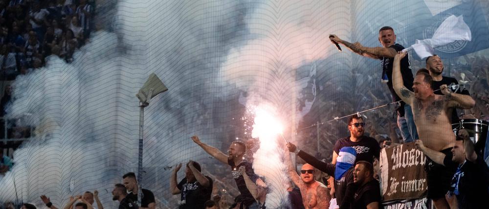 Im Visier der Politik: Die Fans aus der Kurve.