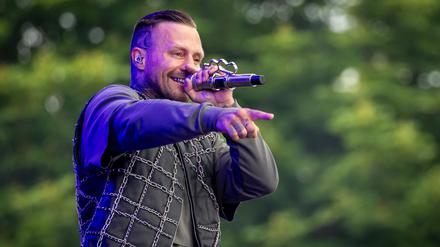 Der deutsche Rapper Kontra K (Maximilian Diehn) hat Taylor Swift von Platz eins in den Album-Charts vertreiben können. (Archivbild)