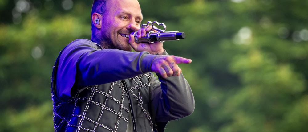 Der deutsche Rapper Kontra K (Maximilian Diehn) hat Taylor Swift von Platz eins in den Album-Charts vertreiben können. (Archivbild)