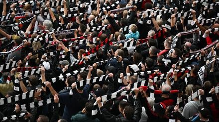 Eintracht Frankfurt wird bei der SSC Neapel nach Ablehnung eines Antrags auf Spielverlegung ohne Unterstützung der Fans spielen. (Archivbild)