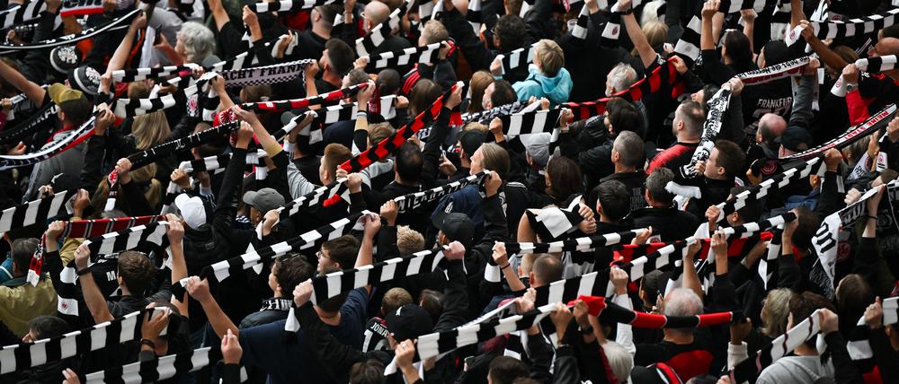 Eintracht Frankfurt wird bei der SSC Neapel nach Ablehnung eines Antrags auf Spielverlegung ohne Unterstützung der Fans spielen. (Archivbild)