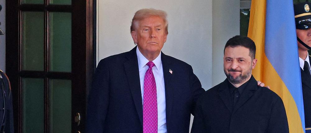 US President Donald Trump welcomes Ukrainian President Volodymyr Zelensky as he arrives for a meeting at the White House in Washington, DC, on October 17, 2025. (Photo by TOM BRENNER / AFP)