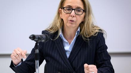 Leibwächter des Berliner LKA sollen privat unzulässige Beziehungen zu dem Rapper Bushido gepflegt haben.
Die Polizeipräsidentin sieht den Ruf des Personenschutzes beschädigt. (Archivbild)
