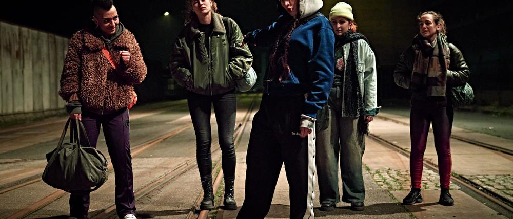 Die Gruppe vom „Female Fight Club“ macht sich auf den gemeinsamen Heimweg.