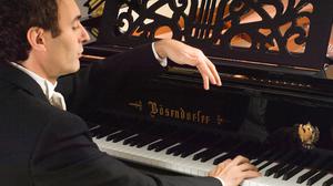 Der Pianist Gianluca Luisi spielte das 2. Klavierkonzert von Sergej Rachmaninow.
