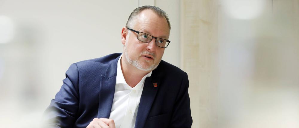 Möglichst knallig. Falko Liecke schlägt in Neukölln ähnlich scharfe Töne an wie einst der ehemalige Bürgermeister des Bezirks Heinz Buschkowsky (SPD). Lieckes Themen: Migration, Integration und innere Sicherheit. Darüber schreibt der CDU-Politiker auch in seinem Buch.