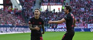 Alex Grimaldo (li.) traf zweimal für Leverkusen.