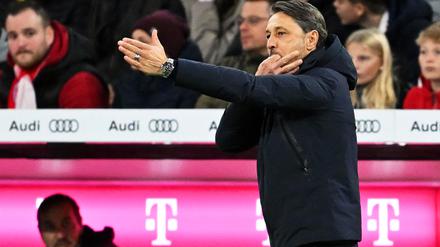Dortmund-Trainer Niko Kovac ärgert sich im Topspiel in München über den Schiedsrichter.