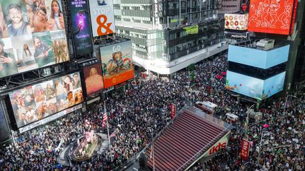 In New York nahmen laut Polizei mehr als 100.000 Menschen an Protesten teil.