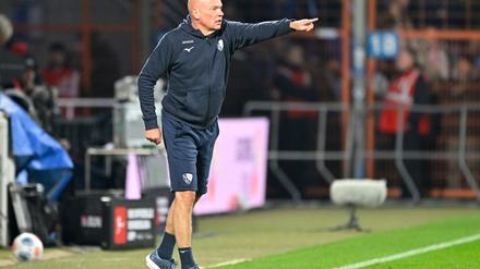 Trotz niedriger Temperaturen mit kurzer Hose: Bochum-Coach Rösler