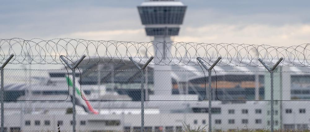 Der Flugverkehr wurde am Morgen wieder regulär aufgenommen. (Symbolbild)
