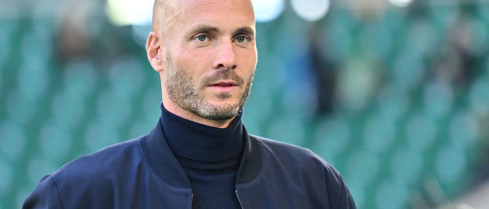 Muss sich nach der vierten Niederlage nacheinander Gedanken machen: Wolfsburgs Trainer Paul Simonis