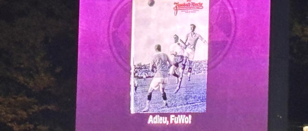 Die Anzeigetafel im Mommsenstadion in der Halbzeitpause des Spiels von Tennis Borussia gegen Sparta Lichtenberg.