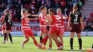 Dem Jubel nach dem 1:0 folgten später noch weitere Feierlichkeiten der Union-Spielerinnen.