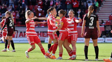 Dem Jubel nach dem 1:0 folgten später noch weitere Feierlichkeiten der Union-Spielerinnen.