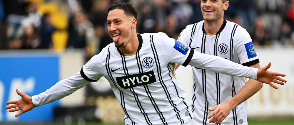 Younes Ebnoutalib (vorn): Hattrick gegen Fürth.