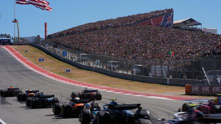 Max Verstappen wehrte gleich beim Start alle Attacken ab. 