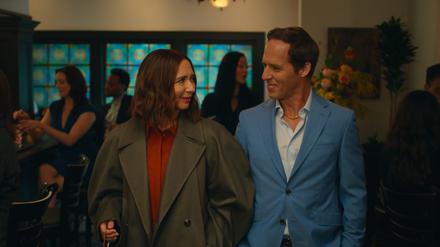 Maya Rudolph und Nat Faxon in einer Szene der Serie "Reich".