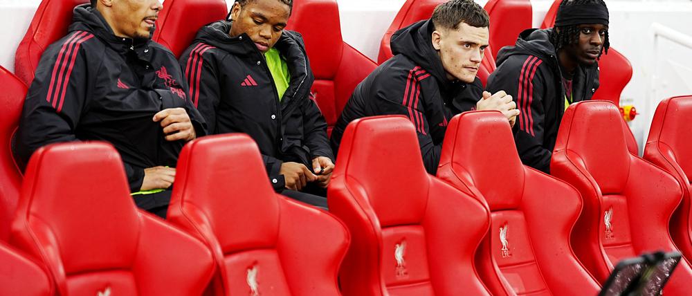 Florian Wirtz (2. v. r.) und der FC Liverpool befinden sich in einer schwierigen Phase.