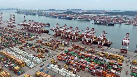 Chinas Wirtschaft verliert an Schwung. Die zweitgrößte Volkswirtschaft legte im dritten Quartal noch um 4,8 Prozent zu. (Archivbild)