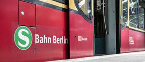 Signale und Weichen müssen am Morgen in Berlin repariert werden. (Symbolbild)